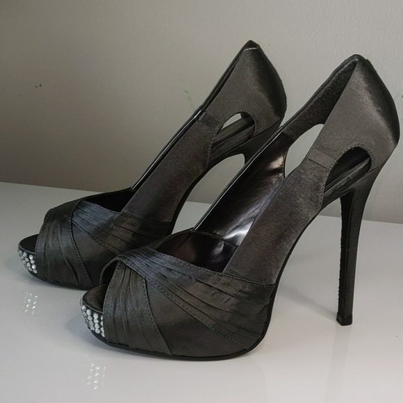 Gray satin pumps with rhinestone details - Picture 2 of 6